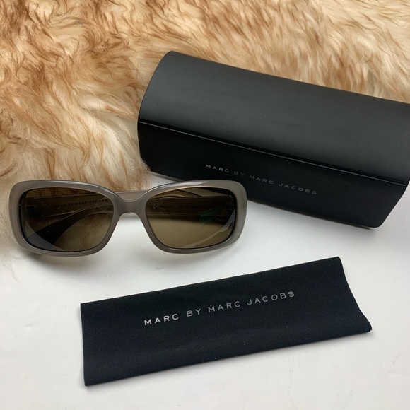 Marc By Marc Jacobs Accessories - Marc by Marc Jacobs Women's Square Mod Y2K 90's Sunglasses Logo
